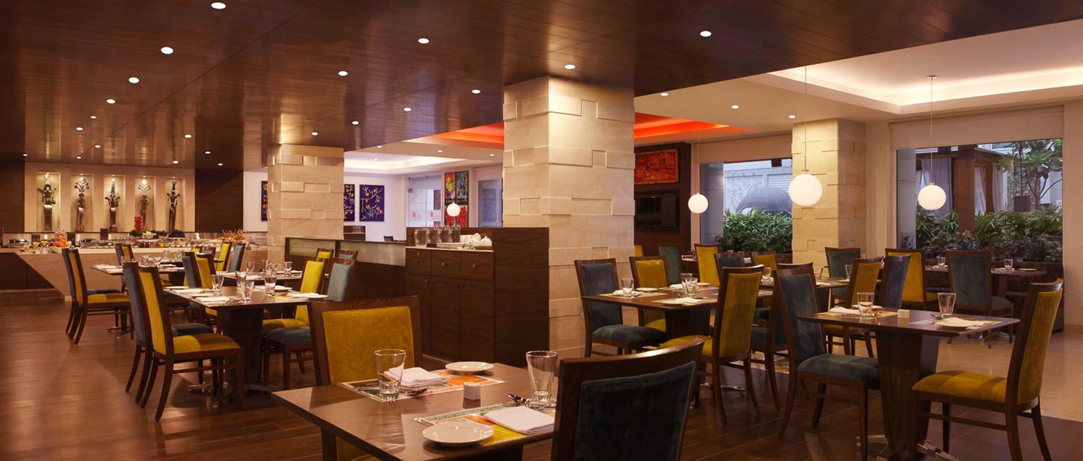فندق ليمون تري بريمير مطار دلهي نيودلهي المظهر الخارجي الصورة The interior of the restaurant