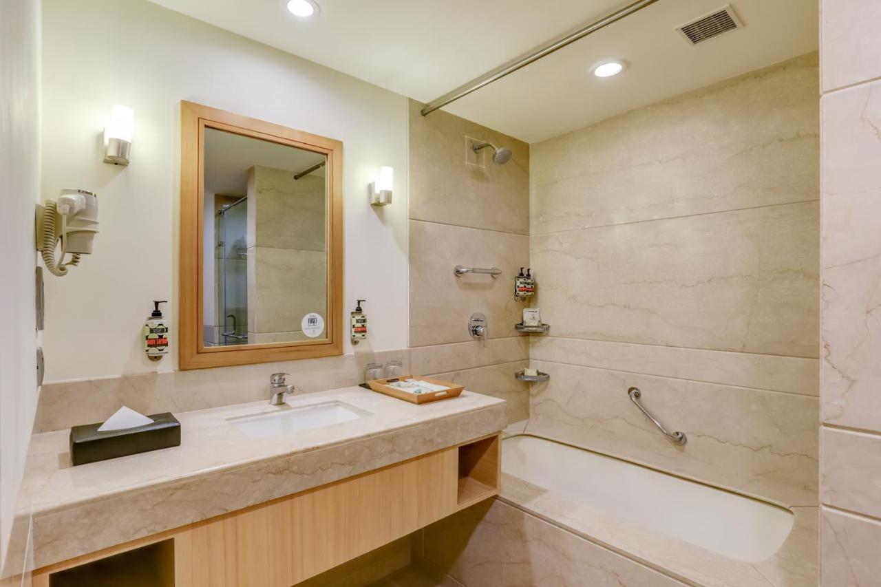 فندق ليمون تري بريمير مطار دلهي نيودلهي المظهر الخارجي الصورة Bathroom