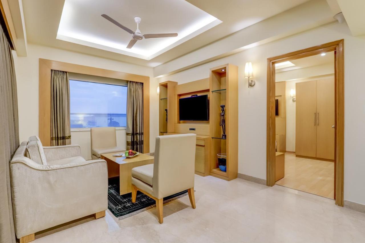 فندق ليمون تري بريمير مطار دلهي نيودلهي المظهر الخارجي الصورة Suite room at The Park, New Delhi