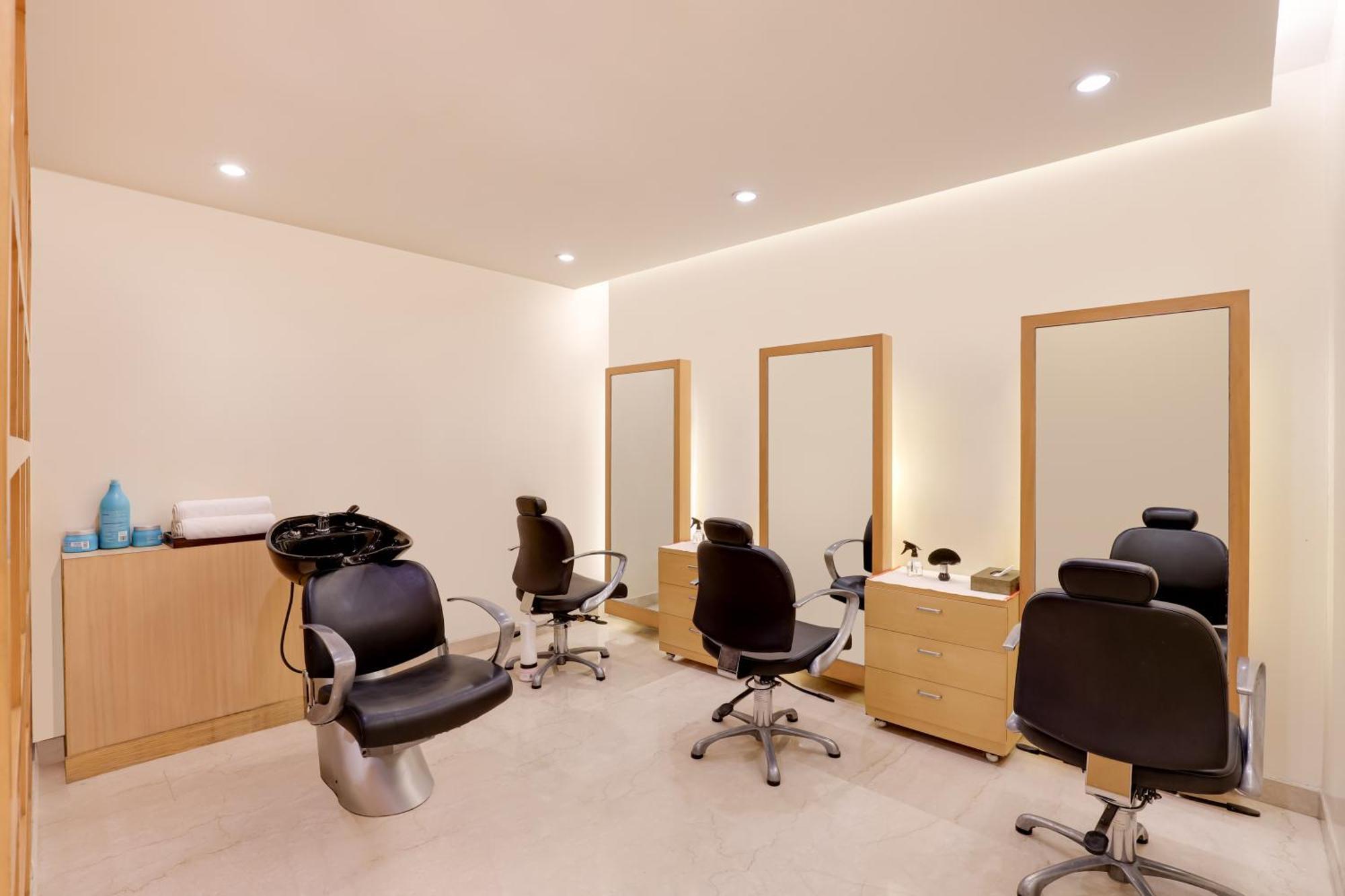 فندق ليمون تري بريمير مطار دلهي نيودلهي المظهر الخارجي الصورة A hair salon in the United States